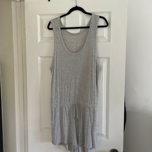 Vuori Torrey Romper - heather grey size XL